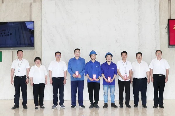 慰問送真情 關懷暖人心丨航天DB旗舰環保開展困難職工專項慰問活動